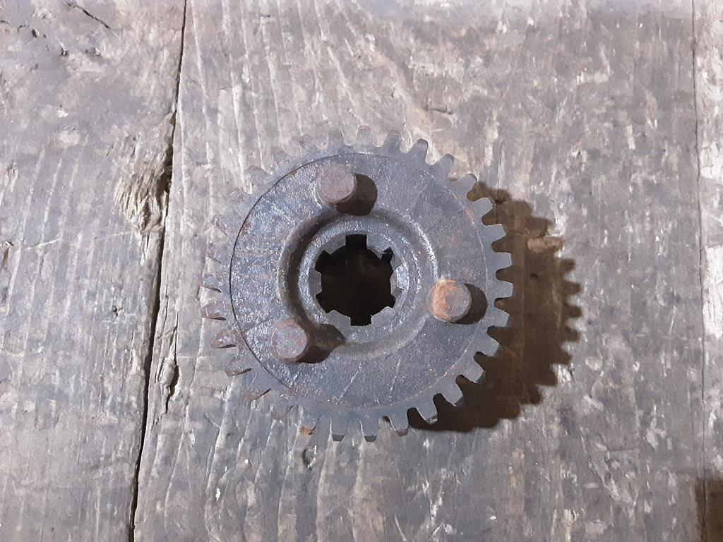 Honda C50 C65 ,Second Gear, Used Part in Good Condition Honda Part Number 23441-041-060