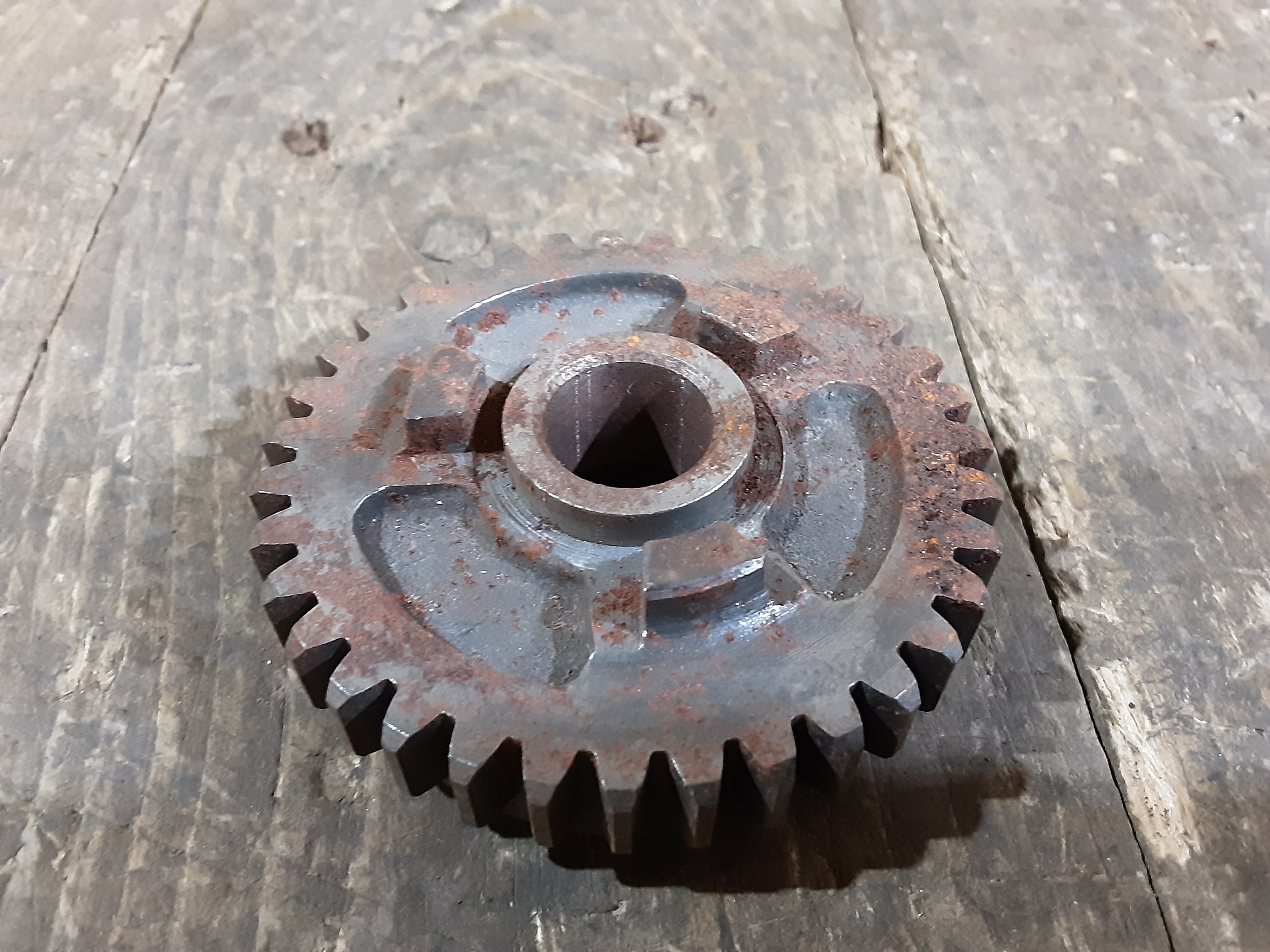 Honda C72 C77 C78 ,Low Gear 35T, NOS Shop Spoiled Honda Part Number 23420-253-010
