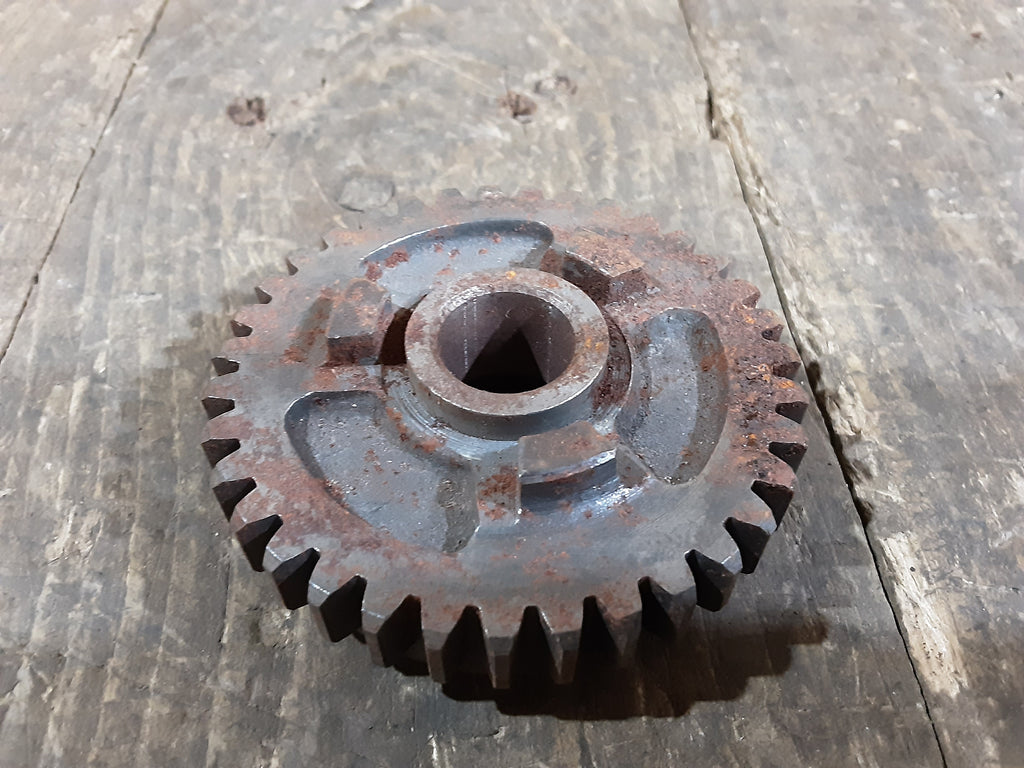 Honda C72 C77 C78 ,Low Gear 35T, NOS Shop Spoiled Honda Part Number 23420-253-010