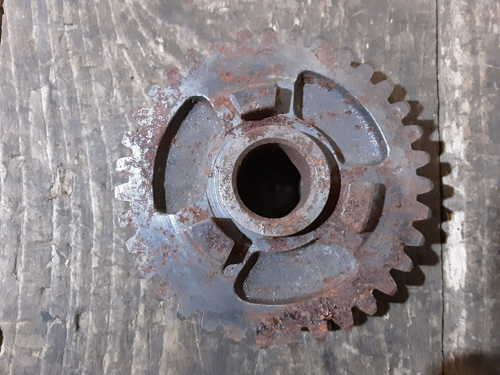 Honda C72 C77 C78 ,Low Gear 35T, NOS Shop Spoiled Honda Part Number 23420-253-010