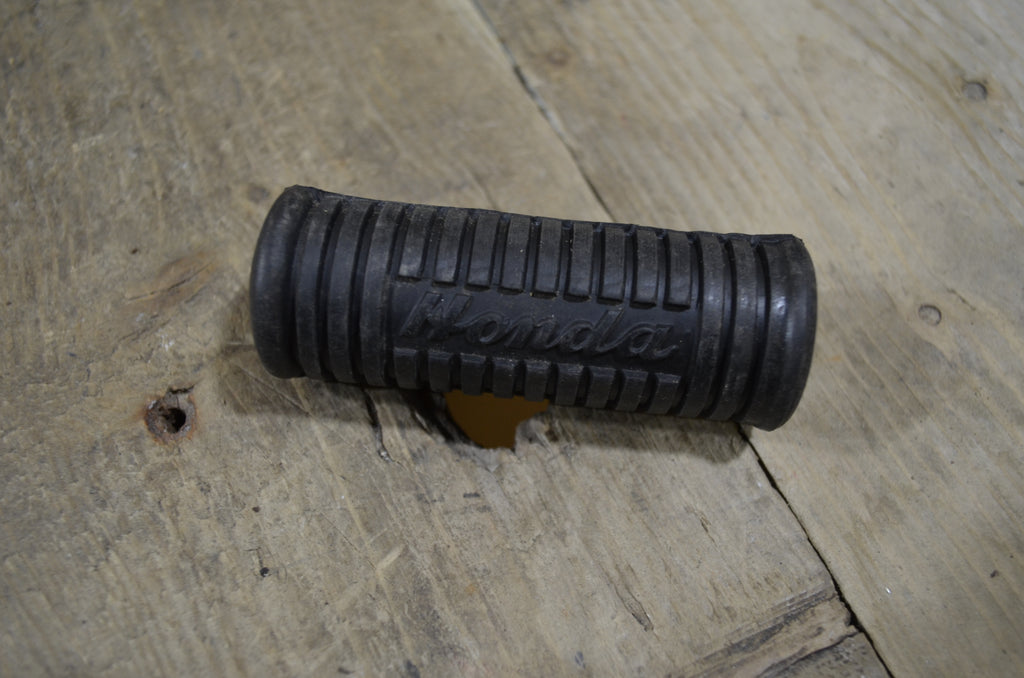 Honda C70 C72 C75 C77 ,Pillion Rest Rubber, Genuine NOS Honda Part Number 50731-250-000