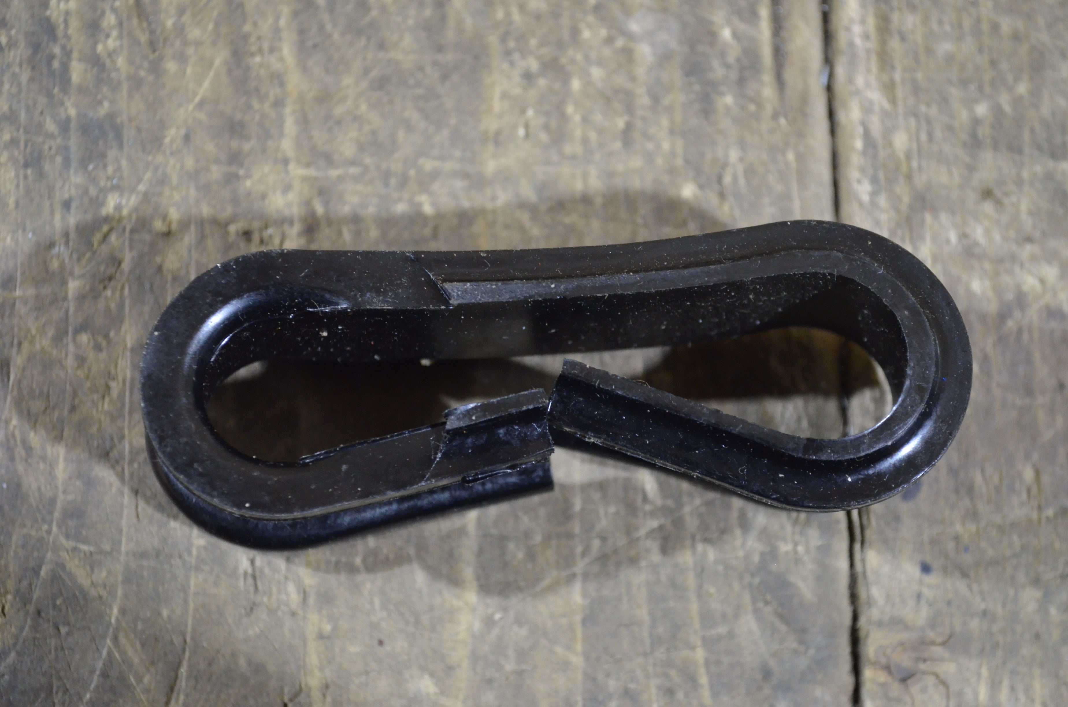 Honda C100 C110 C200 S65 ,Chain Case Guide Rubber ,Genuine NOS 40591-001-000