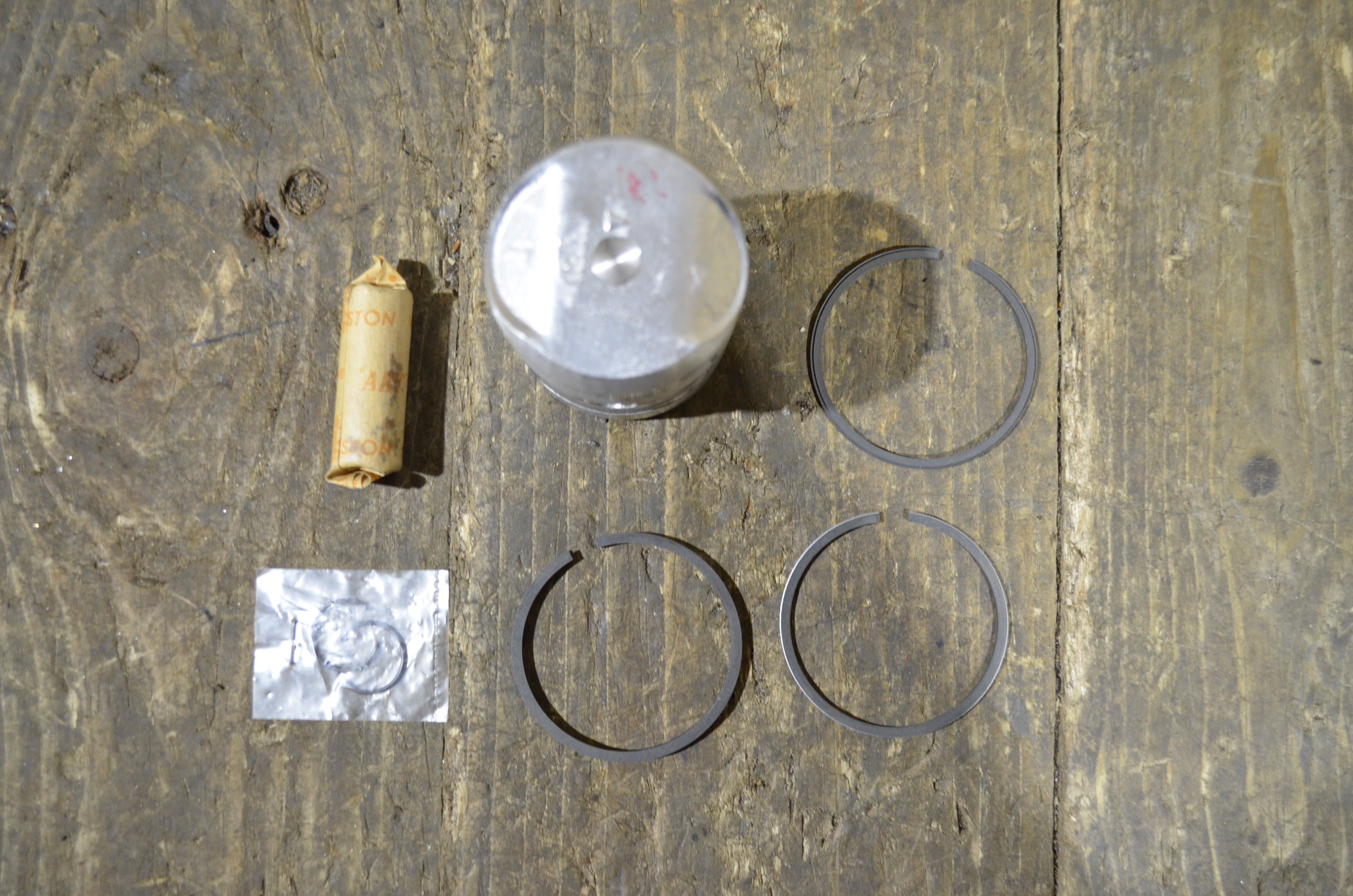 Honda CD125 ,Piston (0.50) Set, Genuine NOS Honda Part Number 13103-230-000
