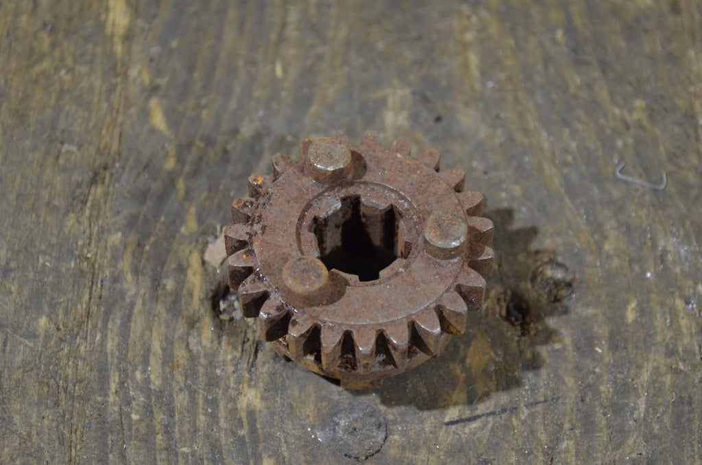 Honda C92 CS92 C95 ,Main Shaft 3rd Gear, Shop Spoiled NOS Part Number 23451-200-000