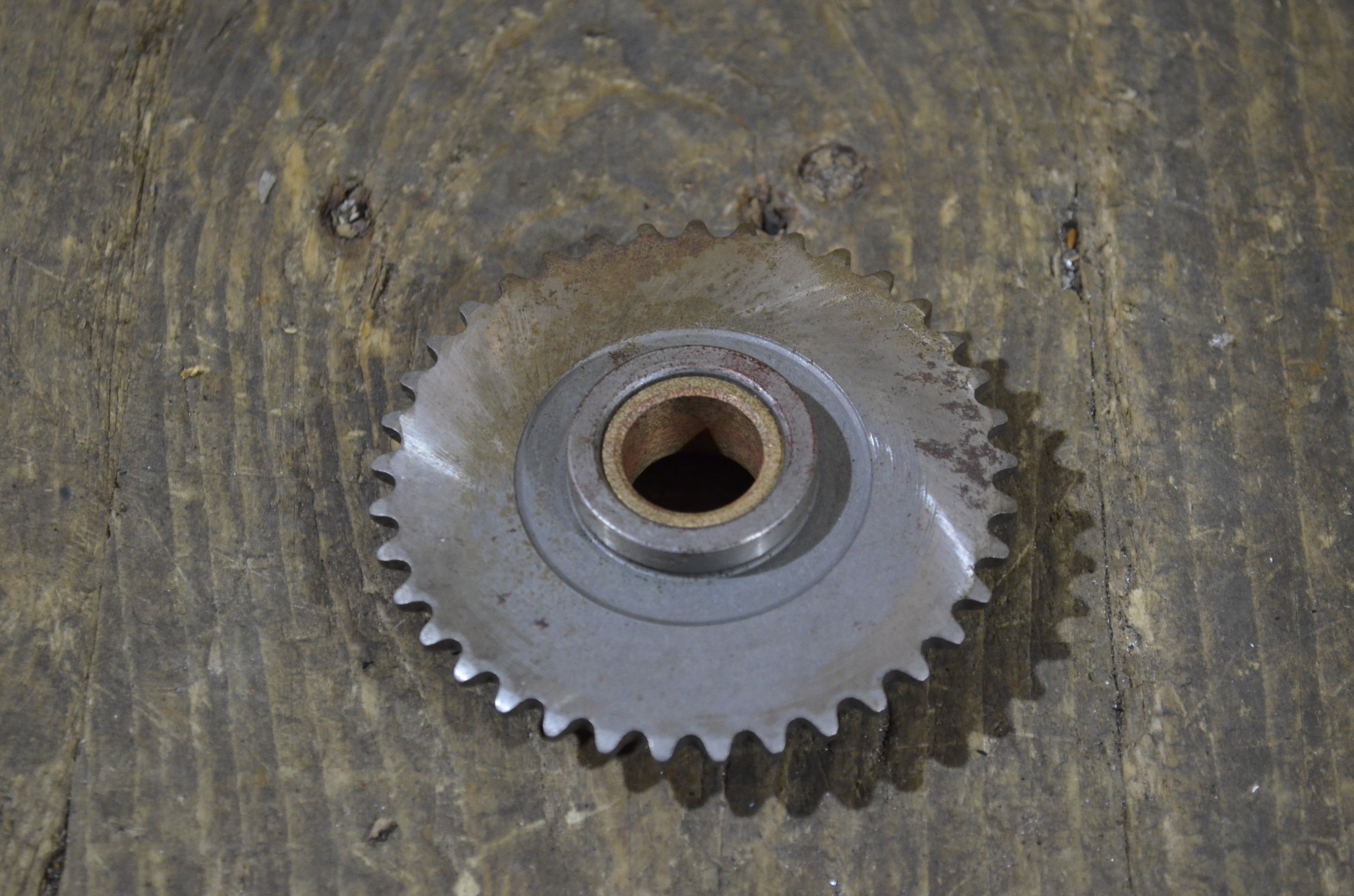 Honda C102 CA102 CD105 ,Starter Sprocket, Genuine NOS 28110-003-000