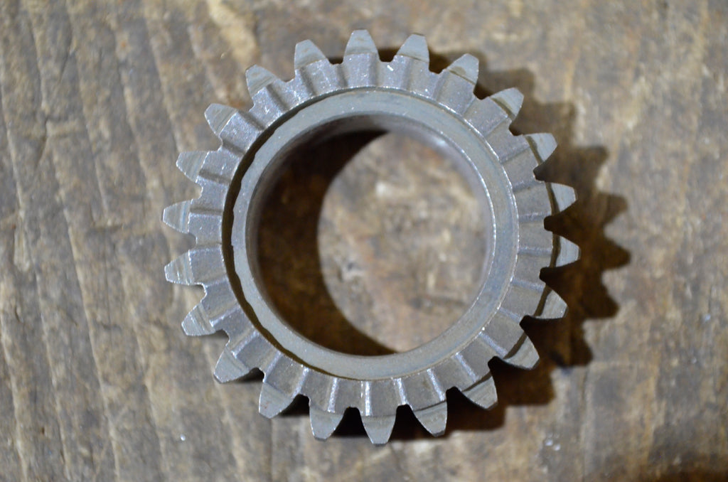 Honda C50 C50M C65 Z50M ,Kick Start Pinion, Genuine NOS Part Number 28211-040-010
