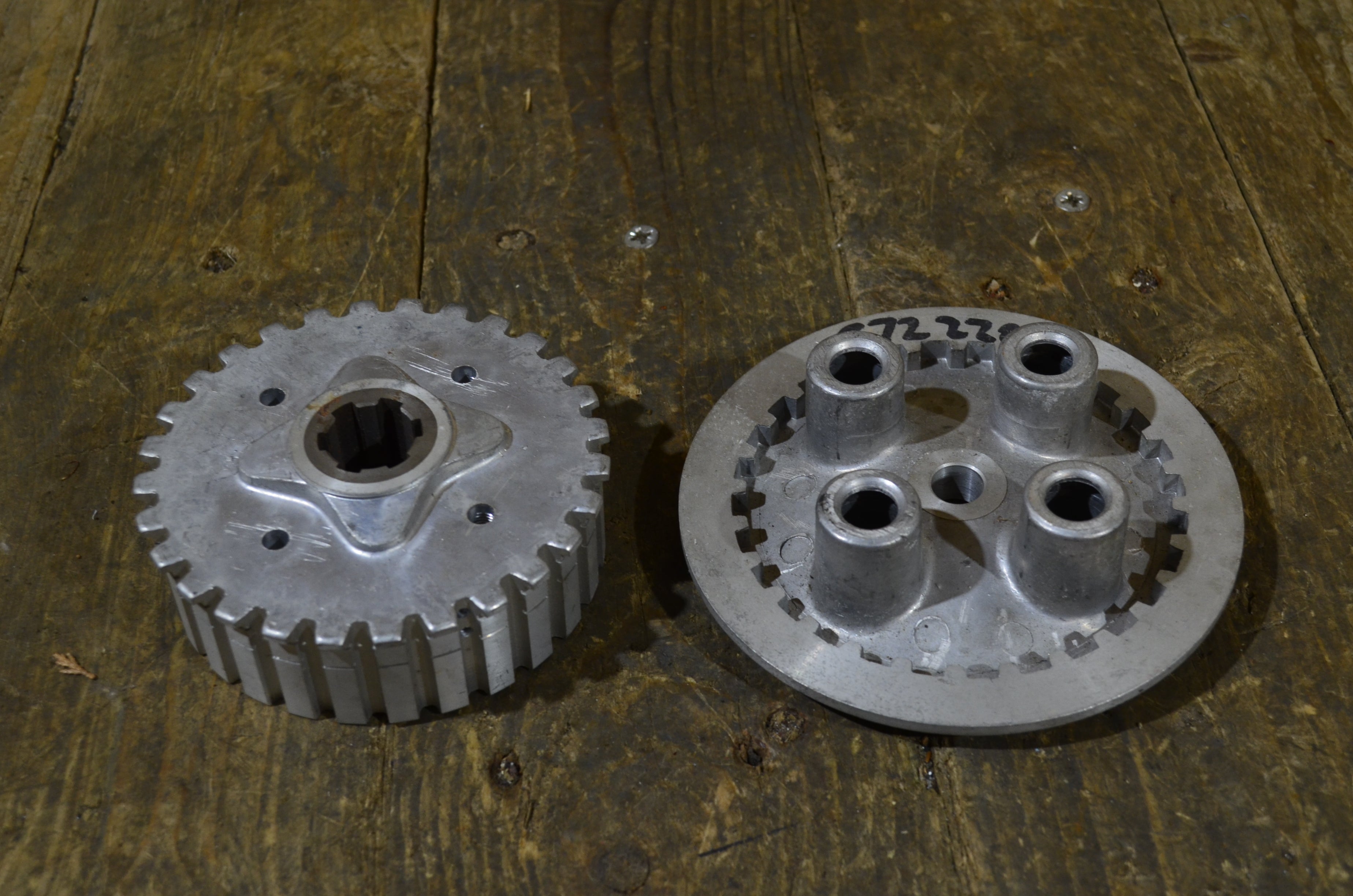 Honda C72 ,Clutch Center and Plate Clutch, NOS 22121-259-020 -22350-259-000