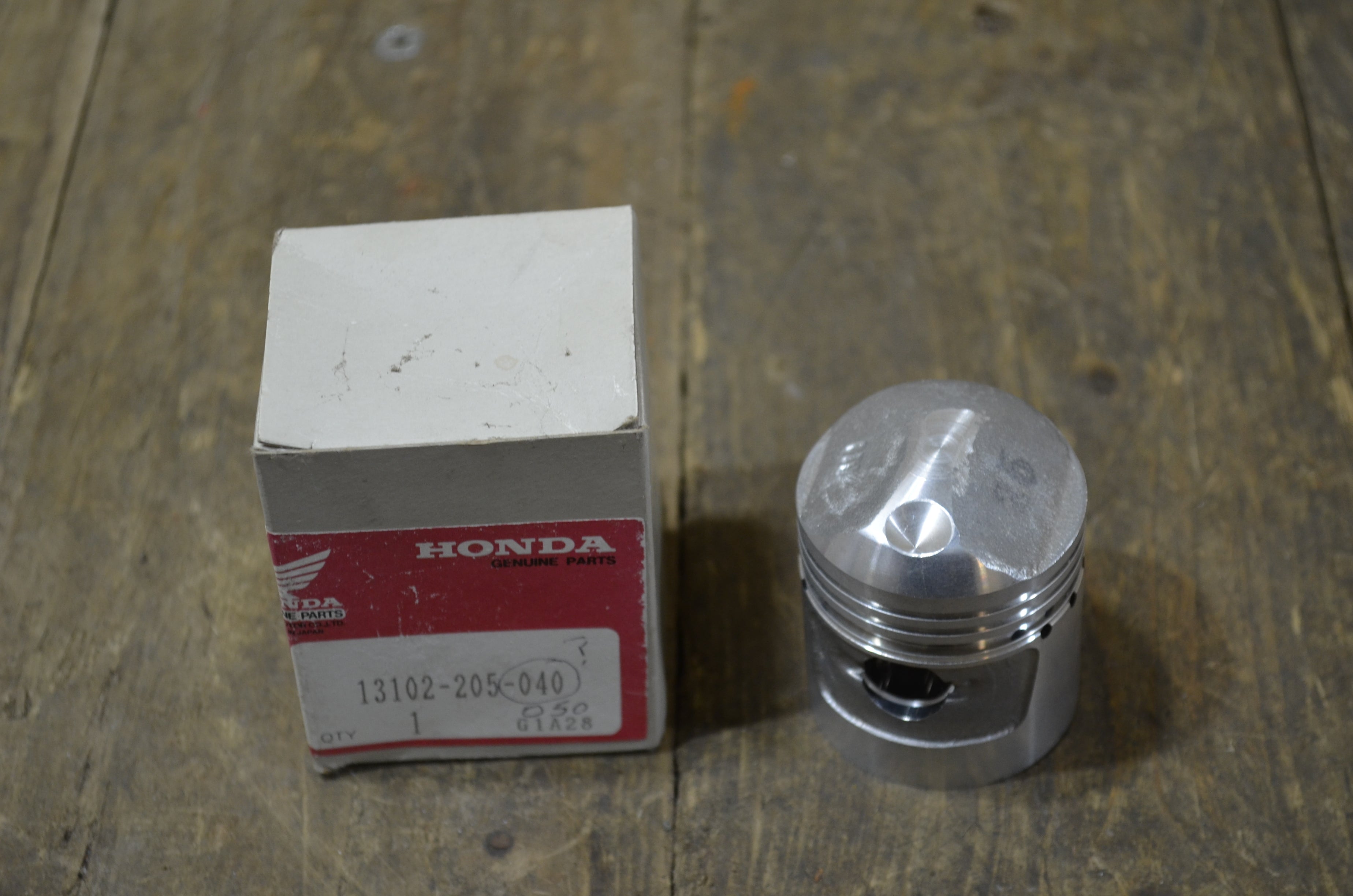 Honda ,CB92 Benly Piston 0.25, Genuine NOS 13102-205-040