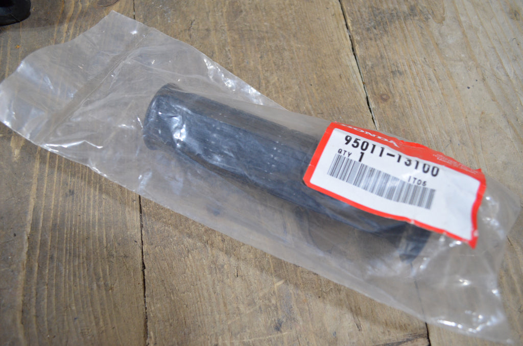 Honda CB100 K0-K2 ,Right Hand Grip, Genuine NOS Honda Part Number 95011-13100