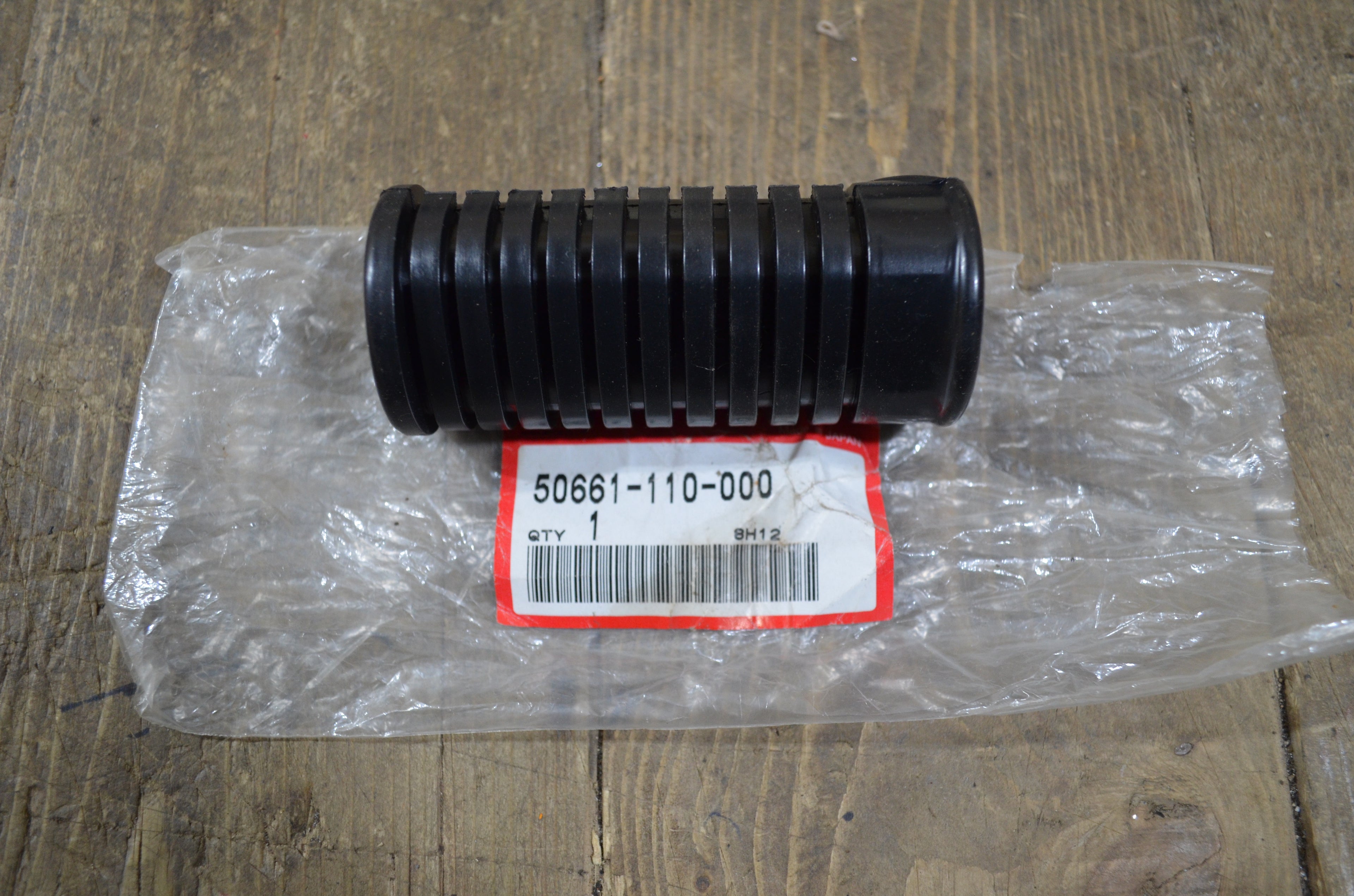 Honda CB100 K0-K2 ,Footrest Rubber, Genuine NOS Honda Part Number 50661-110-000