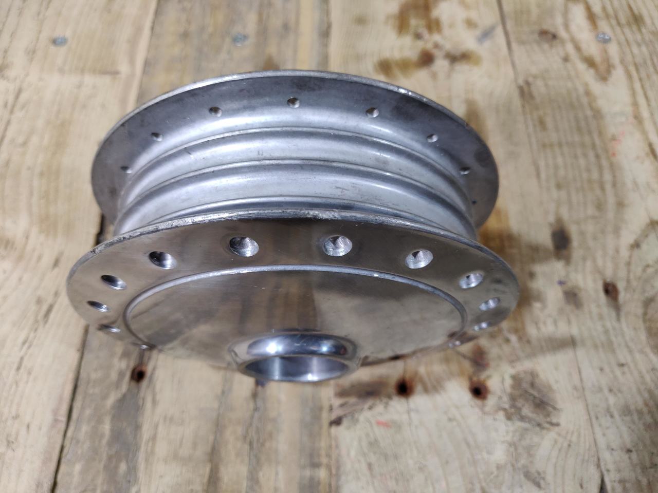Honda C100 C102 C105 C110 ,Front Wheel Hub, NOS Part Number 44601-011-000