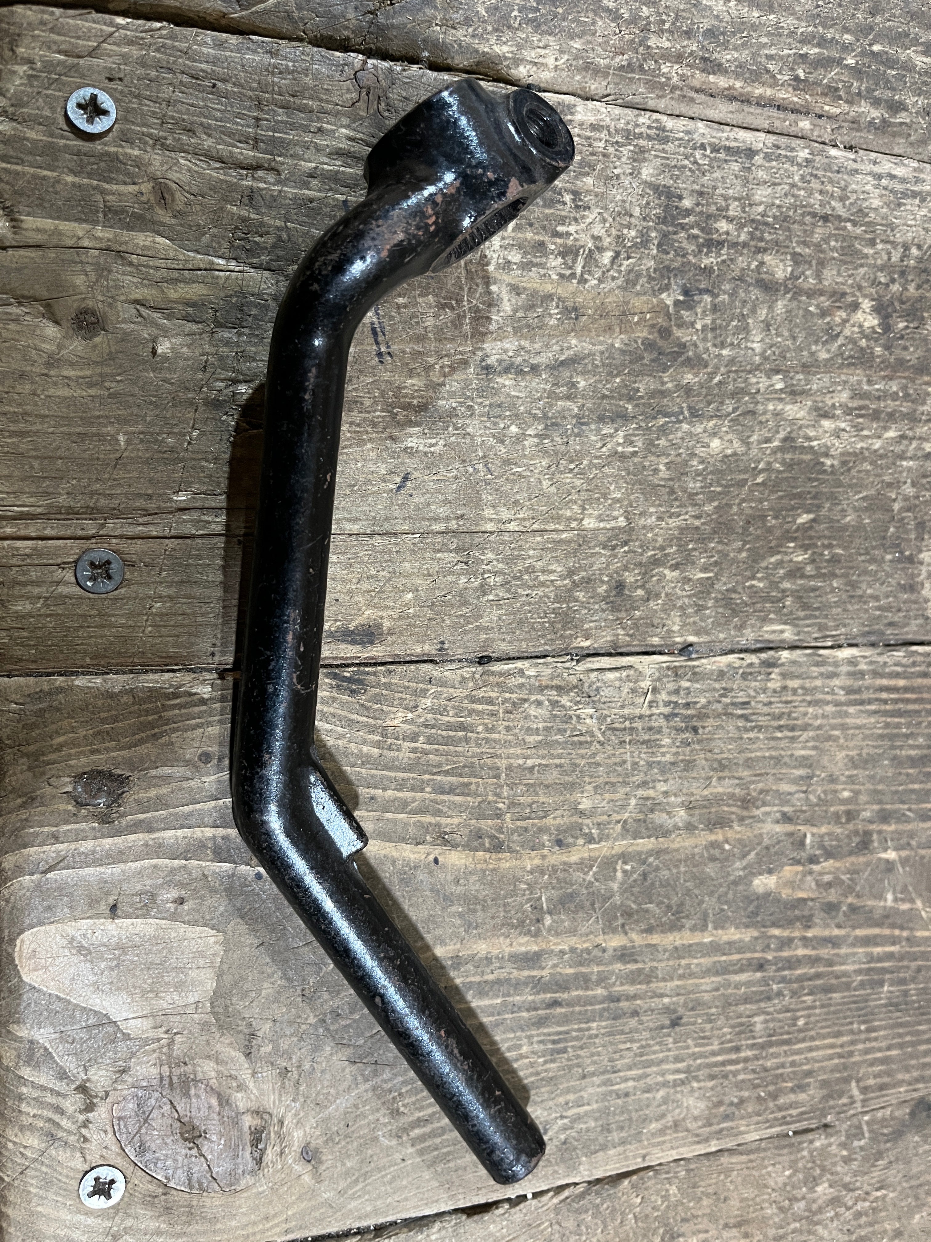 Honda C72 C77 C78 ,Right Side Foot Bar, Genuine NOS Part Number 50630-259-010B