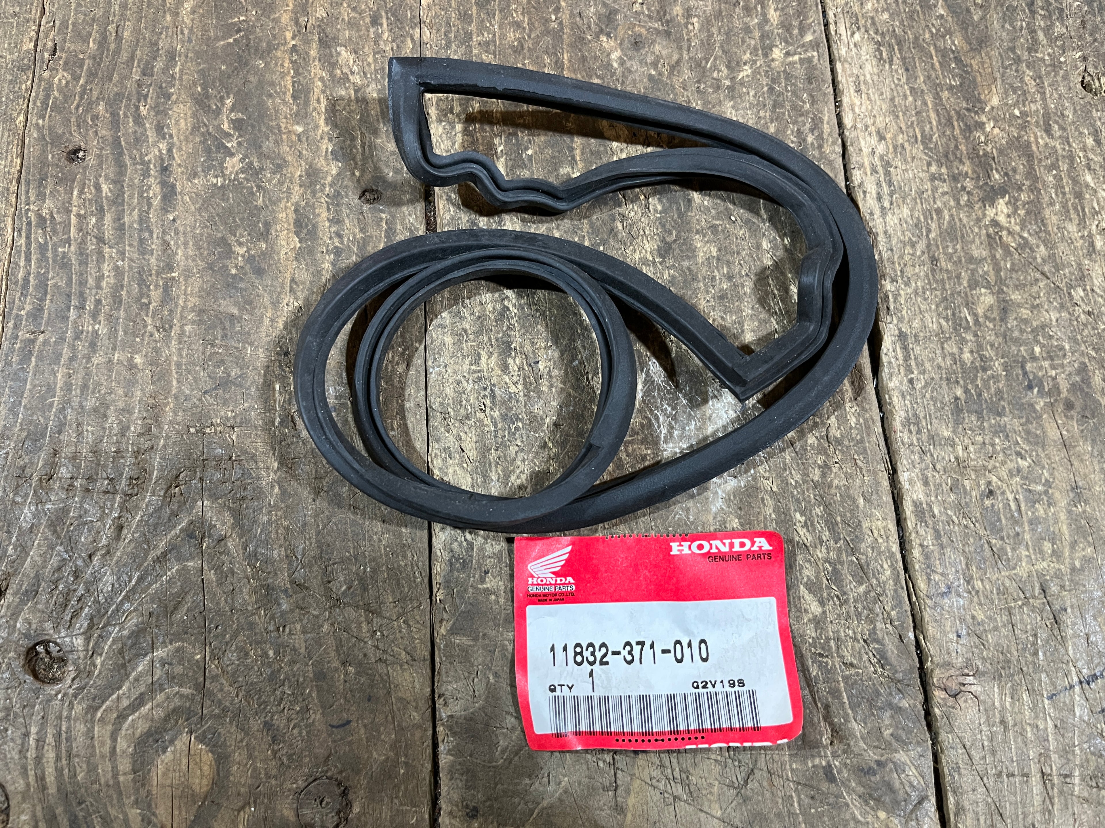 Honda GL1000 ,Left Side Rocker Cover Rubber, Genuine NOS Honda Part Number 11832-371-010