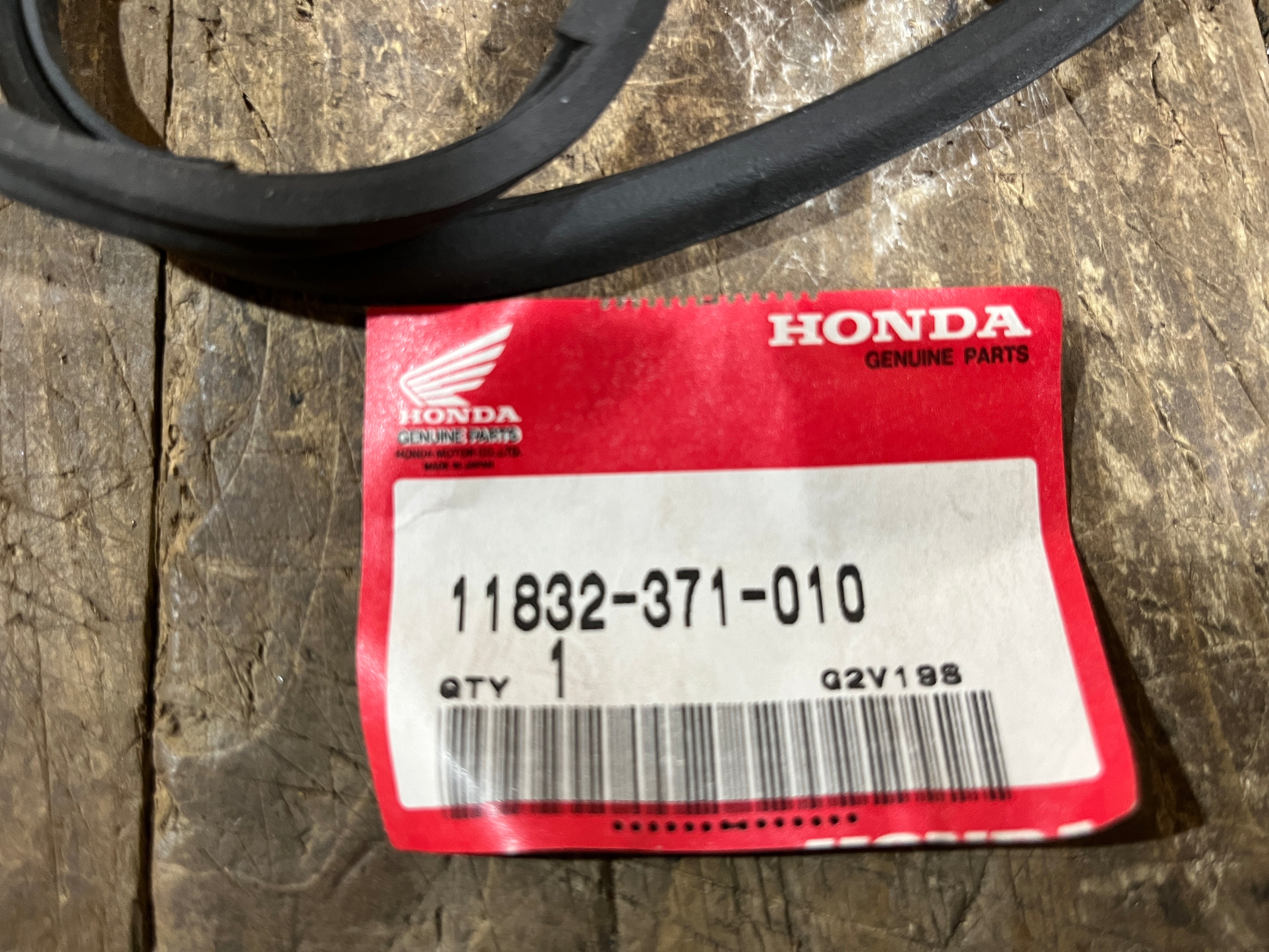 Honda GL1000 ,Left Side Rocker Cover Rubber, Genuine NOS Honda Part Number 11832-371-010