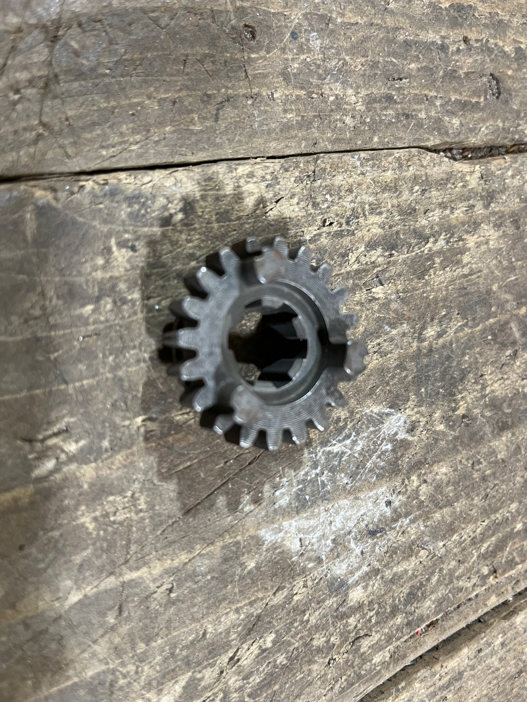 Honda C100 C102 ,Mainshaft Gear 20T, Genuine NOS Honda Part Number 23441-001-040