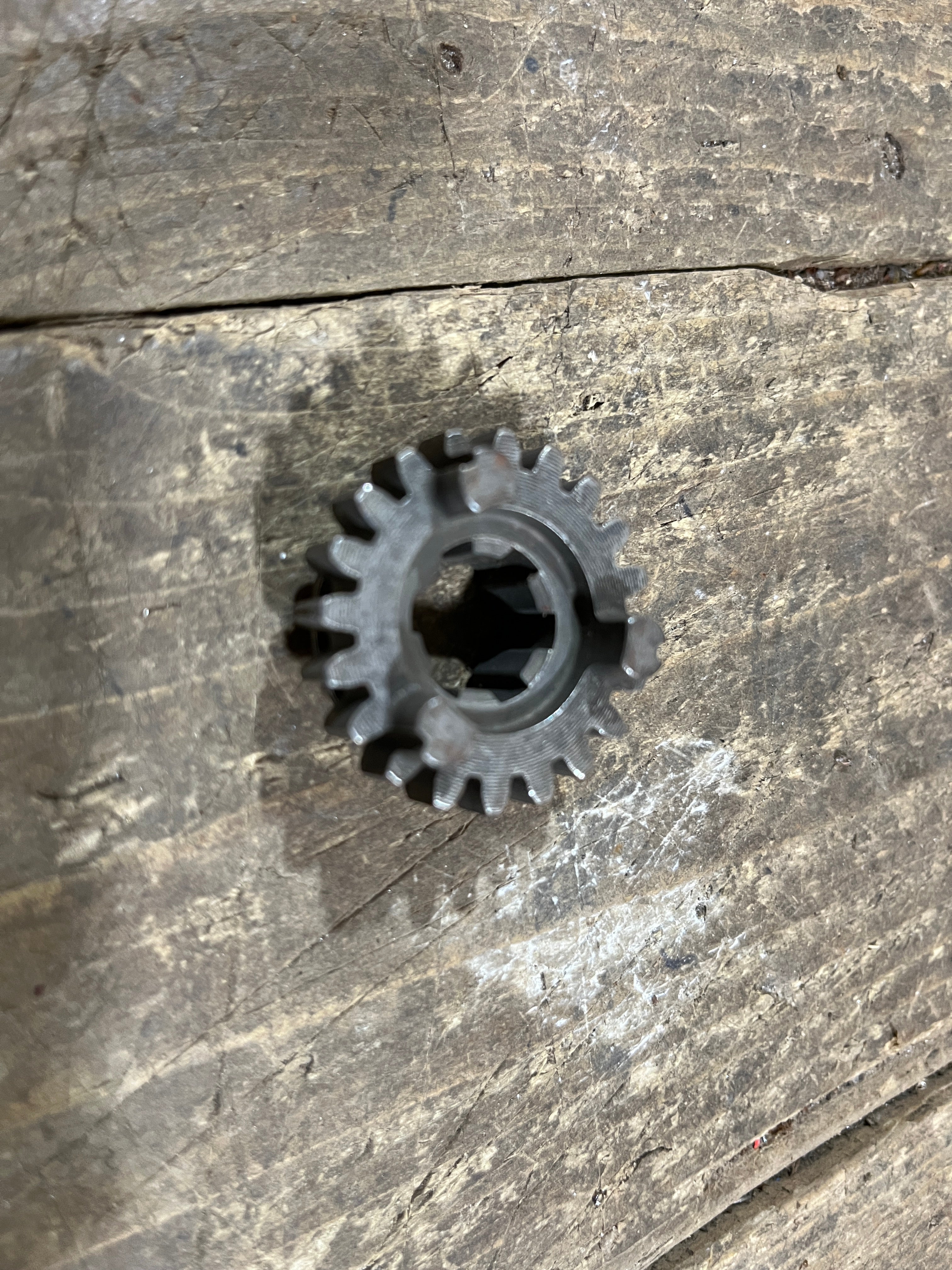 Honda C100 C102 ,Mainshaft Gear 20T, Genuine NOS Honda Part Number 23441-001-040