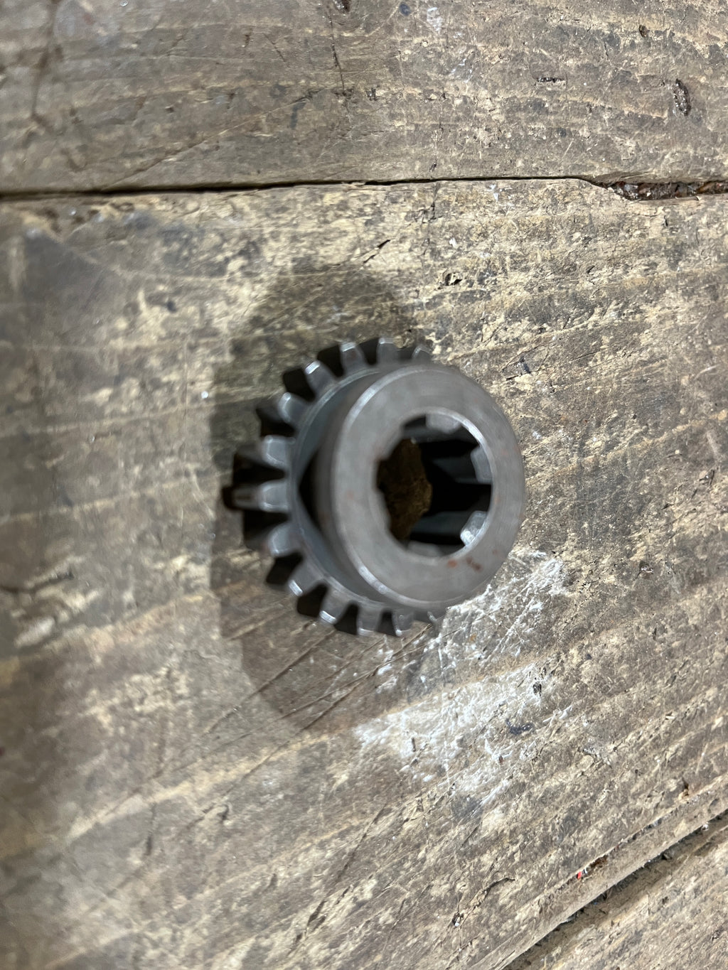Honda C100 C102 ,Mainshaft Gear 20T, Genuine NOS Honda Part Number 23441-001-040