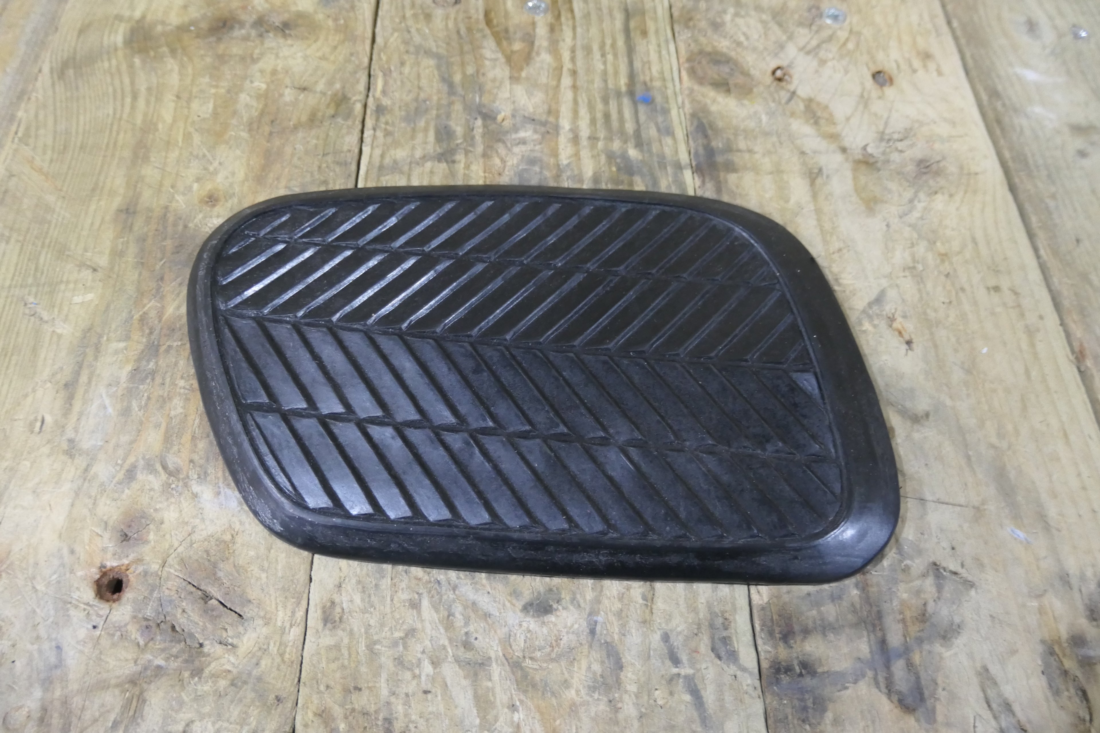 Honda C92 CS92 C95 CA95 ,Left Tank Grip, Genuine NOS Part Number 17662-212-000
