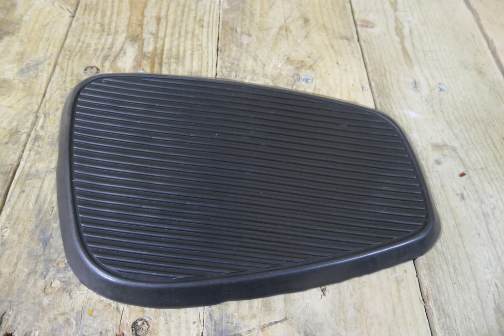 Honda CA77 ,Left Rubber Knee Grip, Genuine NOS Honda Part Number 17662-266-000
