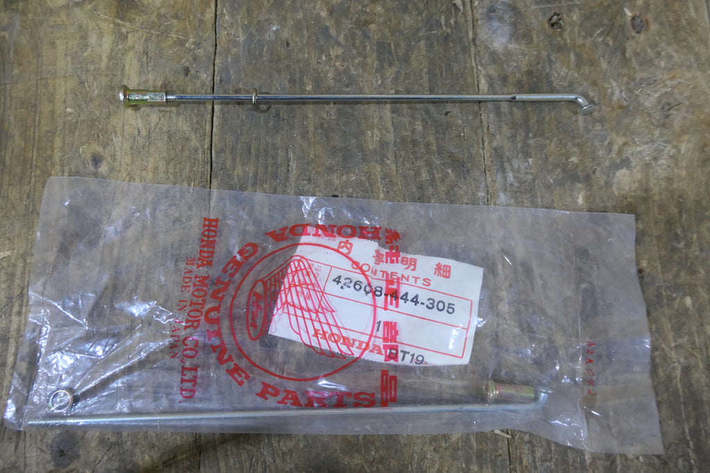 Honda CR125R ,8 x Genuine Rear Wheel Spokes, NOS Honda Part Number 42607-444-305