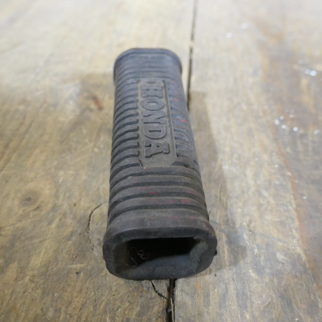 Honda C200 C77 C78 ,Pillion Footrest Rubber, Genuine NOS Part Number 50705-024-000