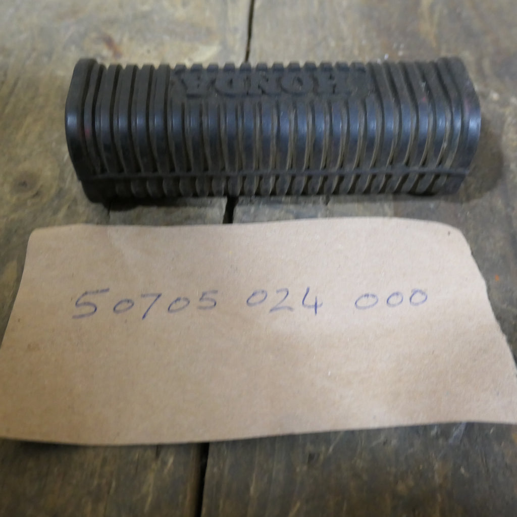 Honda C200 C77 C78 ,Pillion Footrest Rubber, Genuine NOS Part Number 50705-024-000