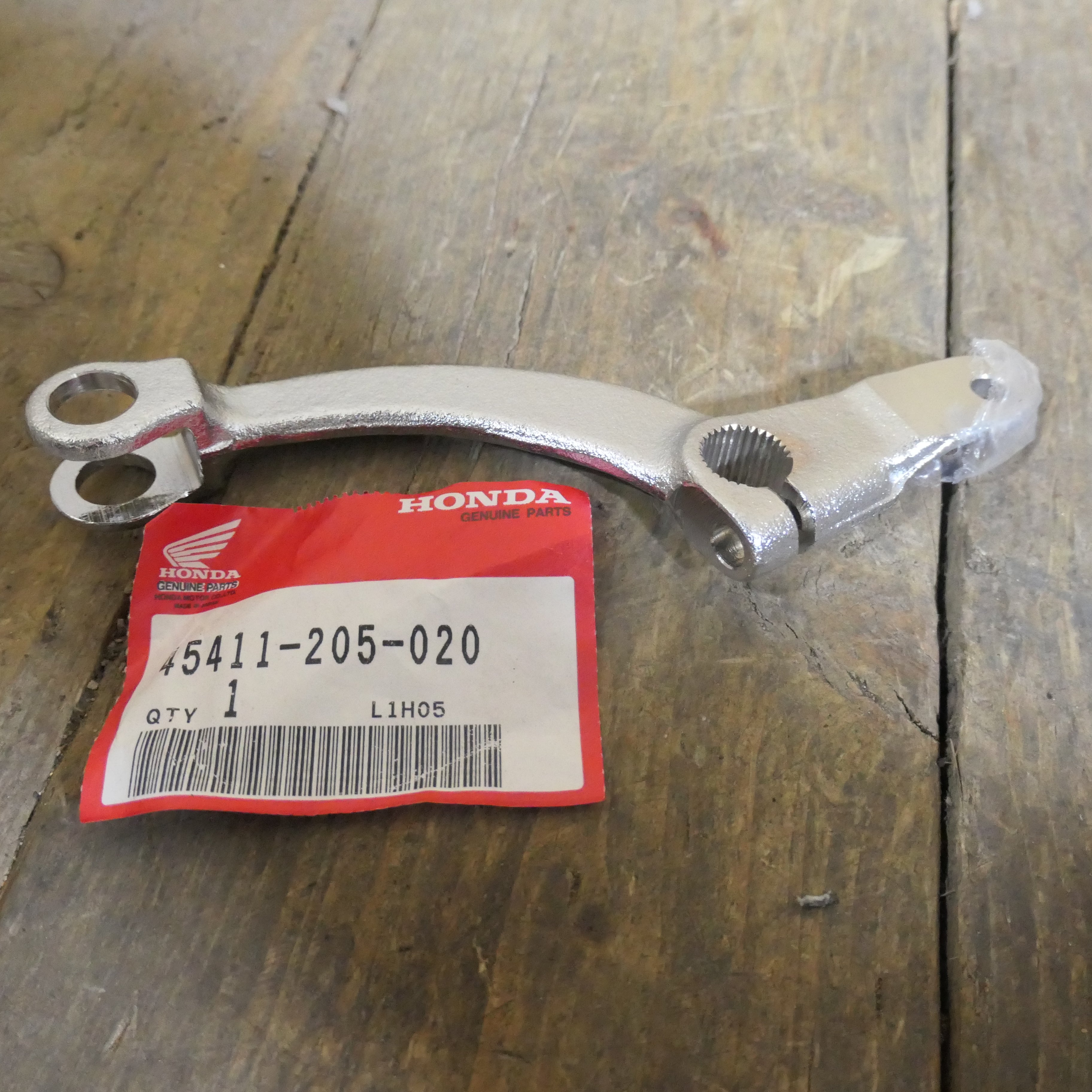 Honda CB92/CB95, Front Brake Arm, Used Part. 45411-205-020.