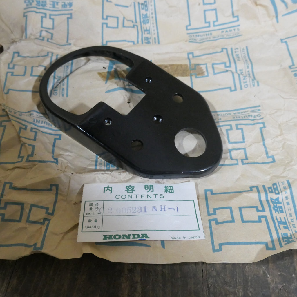 Honda C200 ,Fork Top Plate, Genuine NOS Part Number 53230-030-000B. C2005231-NH1