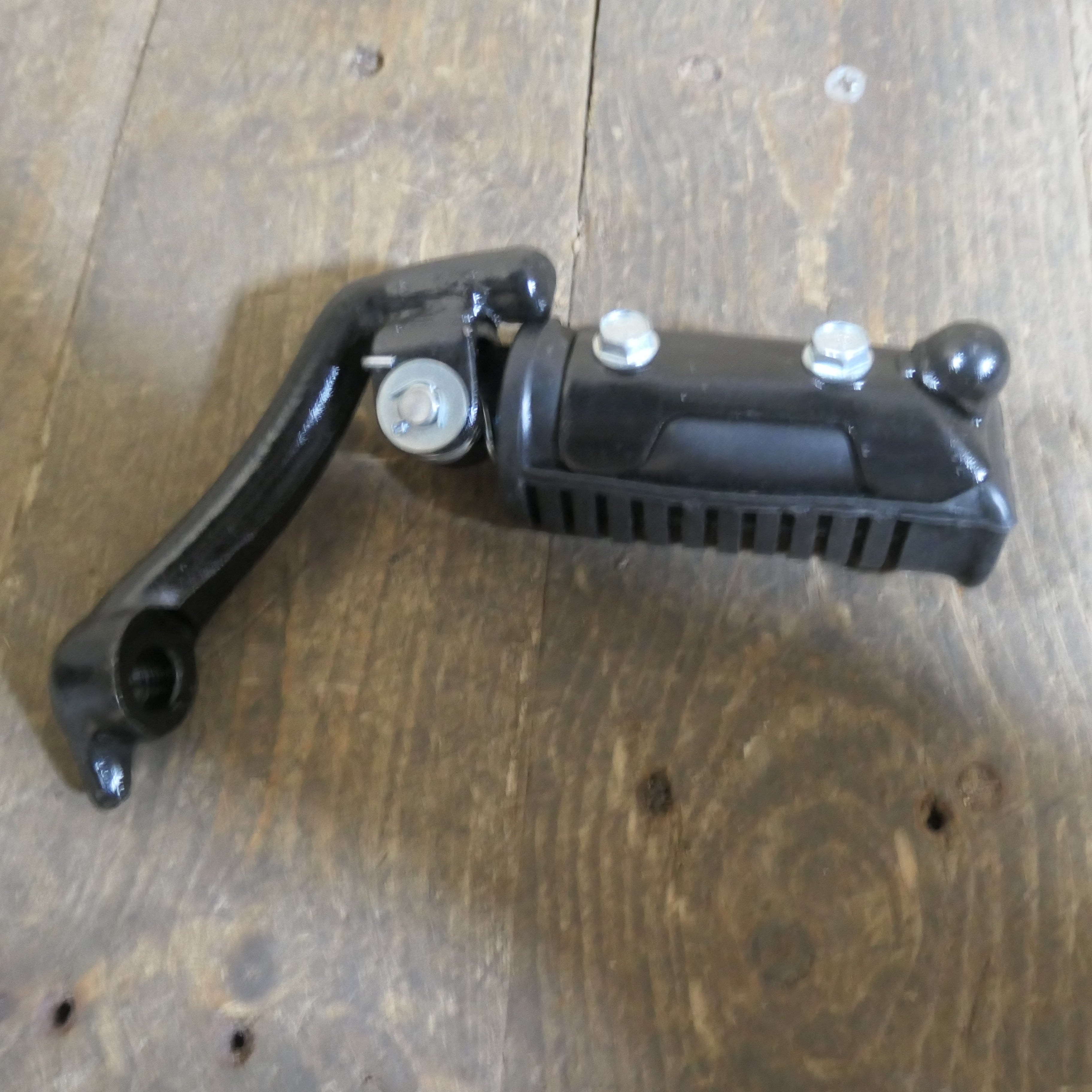 Honda CB500T ,Left Footrest Assembly, Genuine NOS Honda Part Number 50640-375-000B.