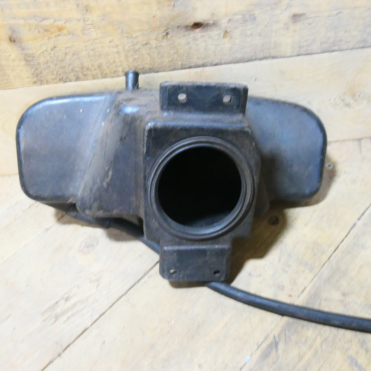 Suzuki ,GS550 Airbox ,Cleaner Assembly (Used) 13700-47310