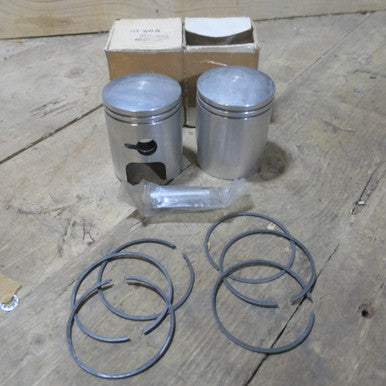 Suzuki ,GT250A Pistons, with Rings NOS In Original Boxes