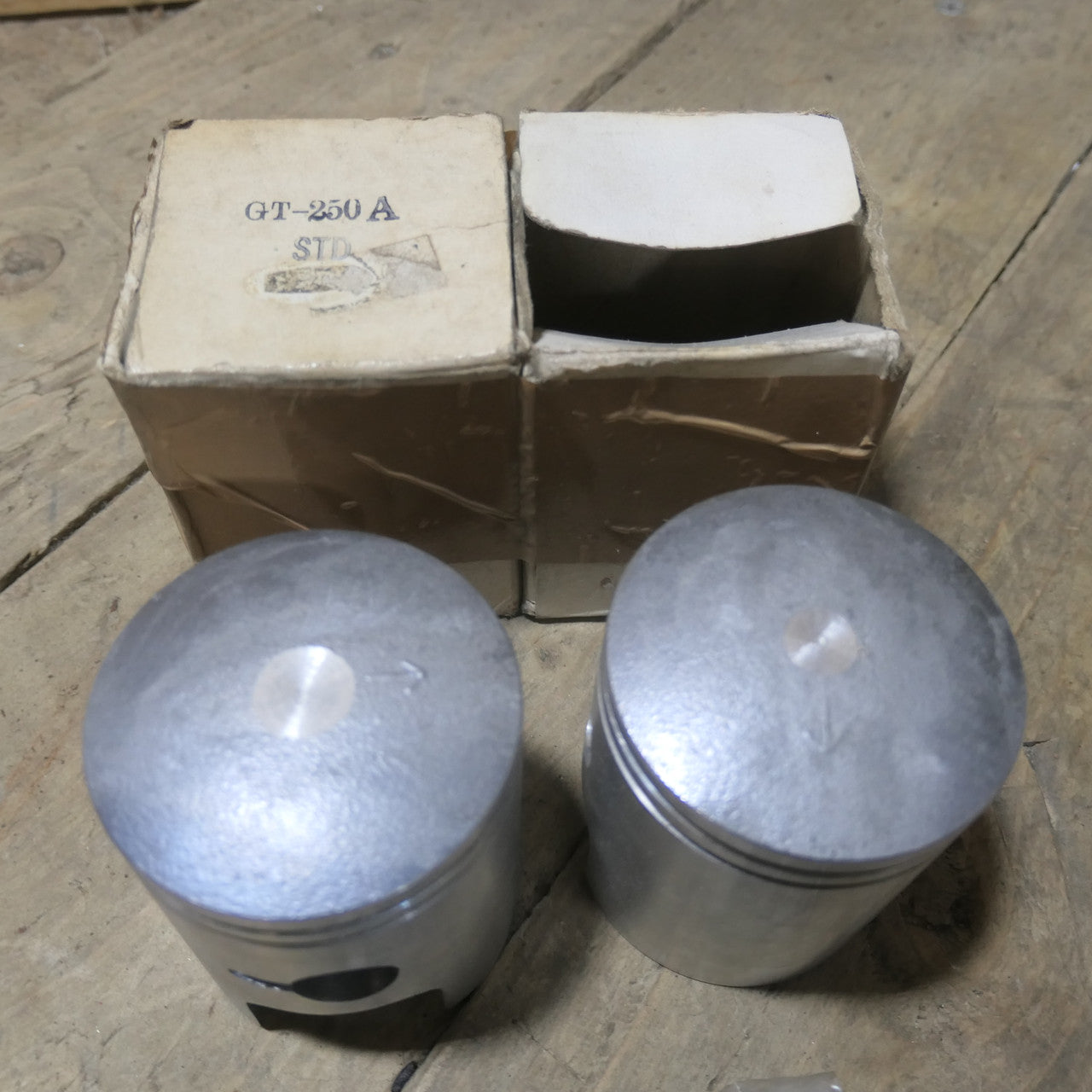 Suzuki ,GT250A Pistons, with Rings NOS In Original Boxes