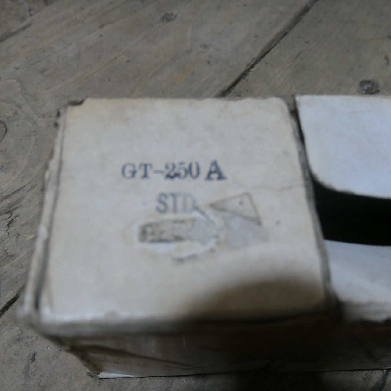 Suzuki ,GT250A Pistons, with Rings NOS In Original Boxes