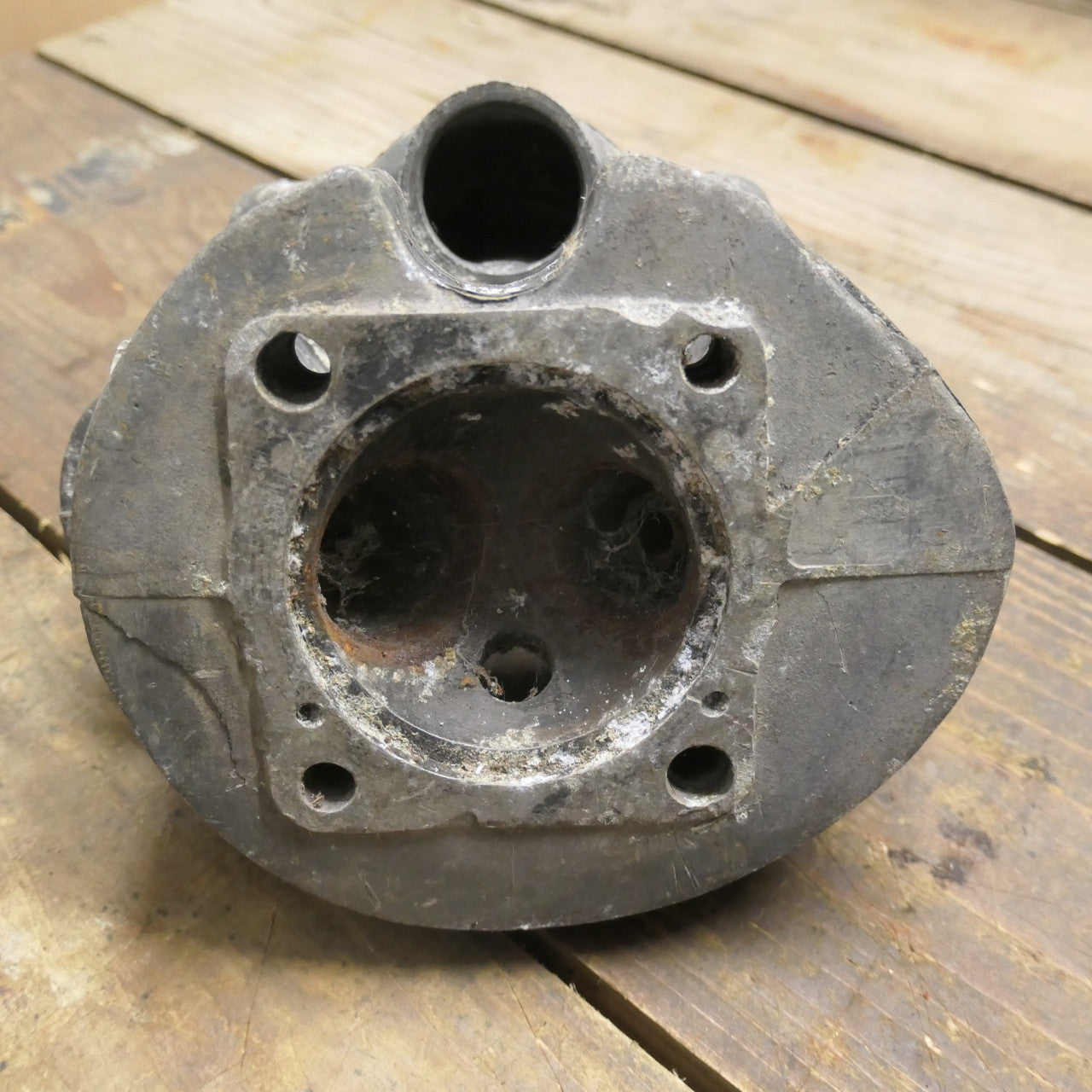 Triumph Tiger Cub ,T20 Cylinder Head, two broken fins