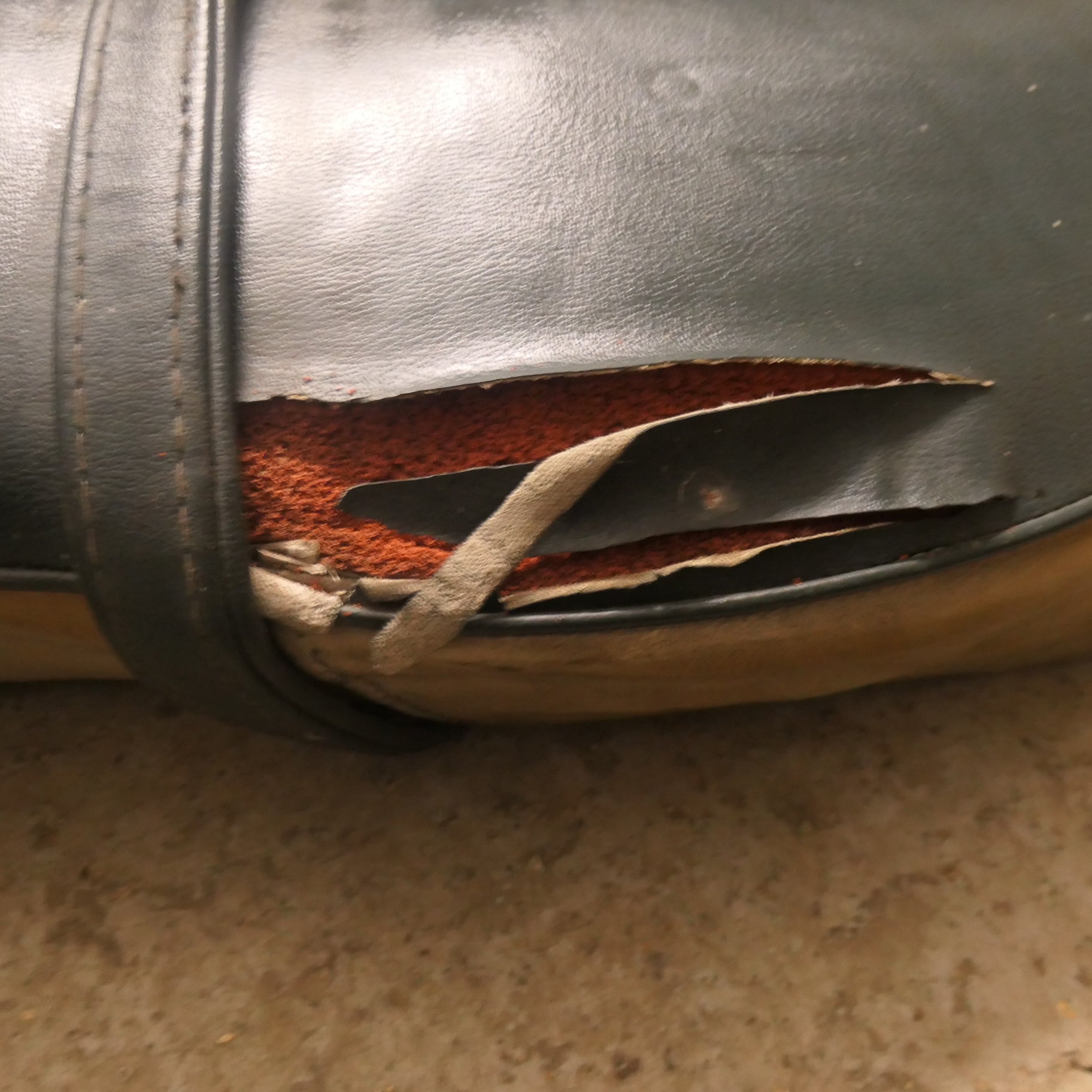 Honda C100/CA100  50cc Dual seat needs recovering.