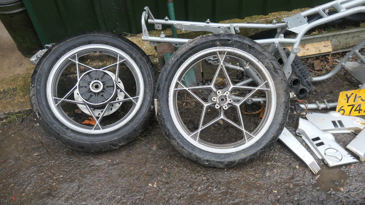 Suzuki ,GS750X Engine Frame wheels, other parts Project No paperwork
