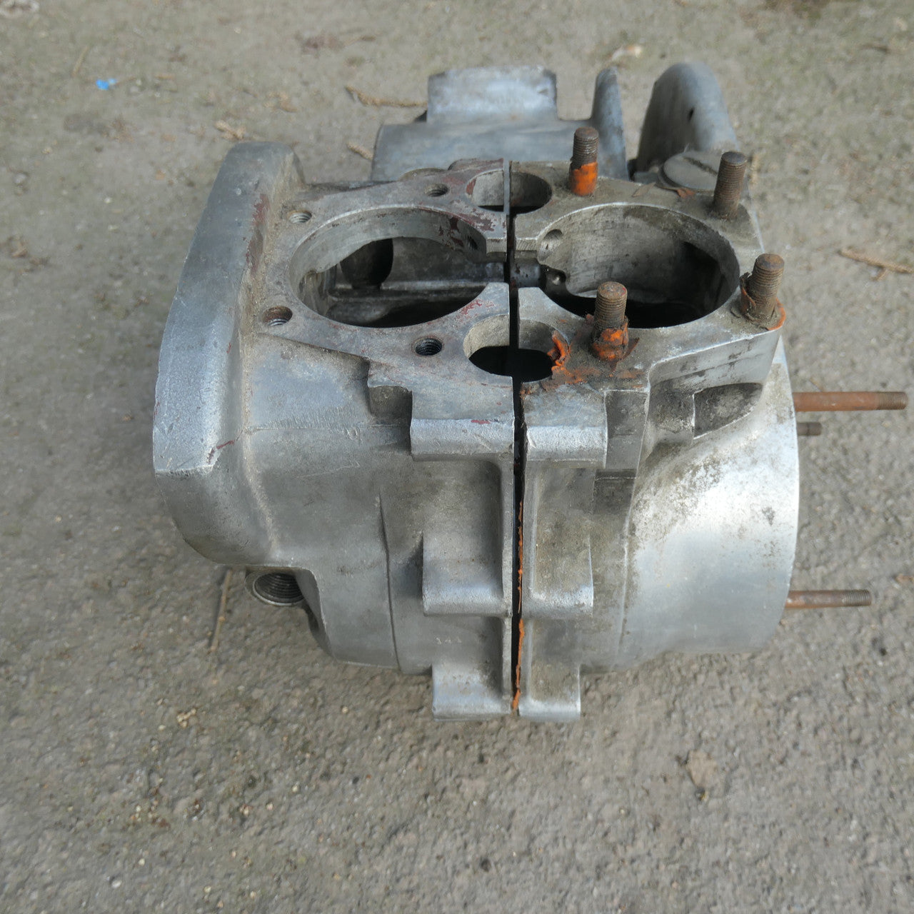 Triumph T90 (350 Unit Twin) ,Crankcases, H32389 1962 to 1968