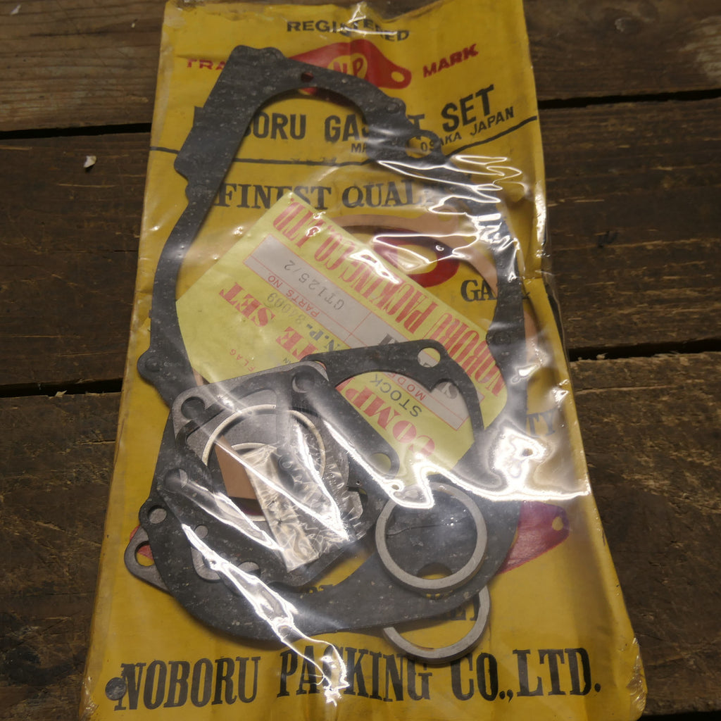 Suzuki GT125 2 Full ,Engine Gasket Set, 34009 Genuine NOS